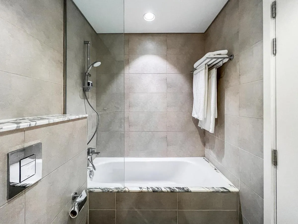 ⁨Luton Vacation Homes - Damac Paramount Midtown Business Bay Dubai - 37AB09⁩ — صورة 13