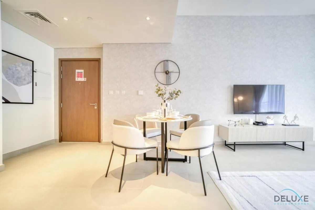 ⁨Peaceful 1BR at Creek Rise Tower 2 Dubai Creek Harbour by Deluxe Holiday Homes⁩ — صورة 2