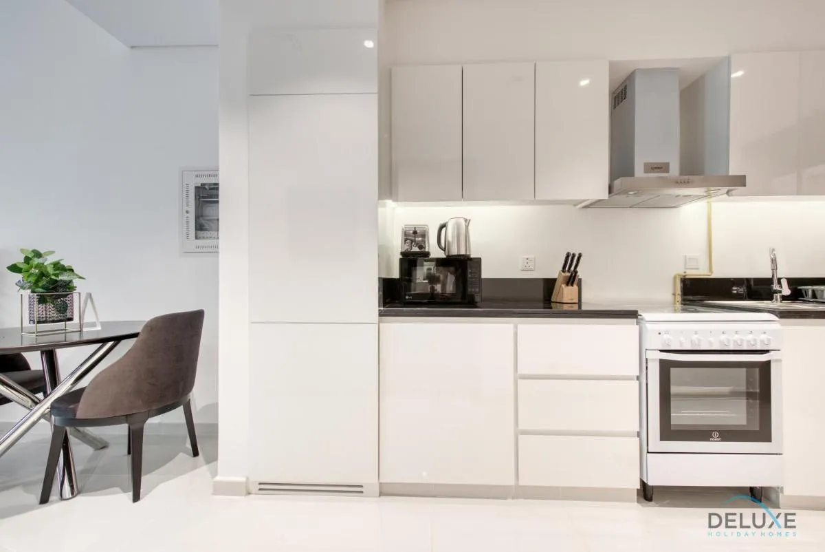 Luxuriant Studio at Golf Promenade 2A DAMAC Hills by Deluxe Holiday Homes — صورة 4