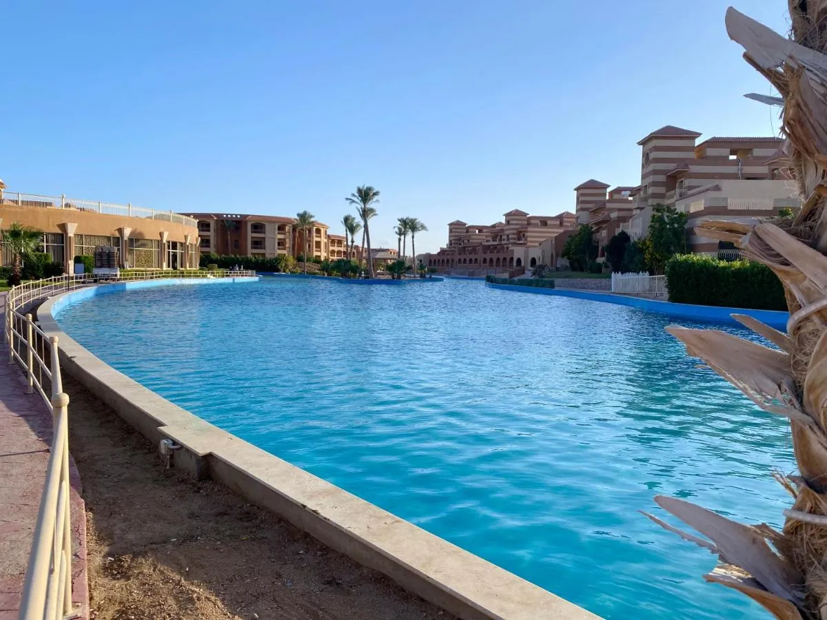 ⁨بارروتل لاغون واتربارك⁩ — صورة 11