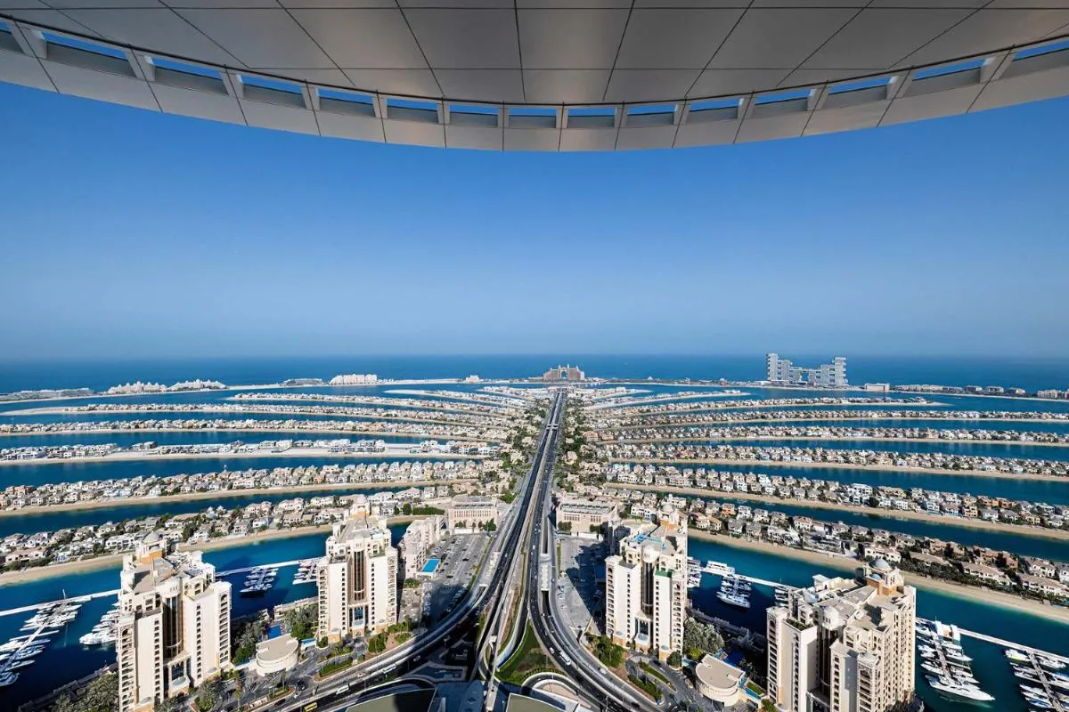 ⁨لهغ بالم جميرا تالليست رووفتوب بوول⁩ — صورة 5