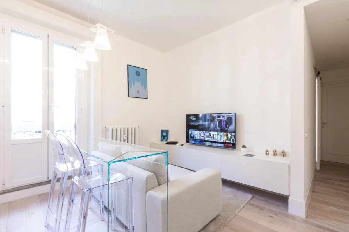 سنترالي سويت ويث بالكوني - توب كوليكشن - ميلانو، إيطاليا