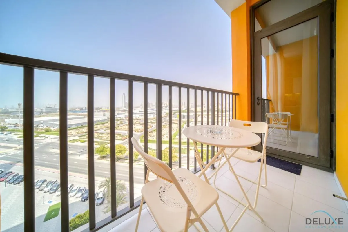 Polished 1BR at Noor 1 Midtown Dubai Production City by Deluxe Holiday Homes — صورة 3