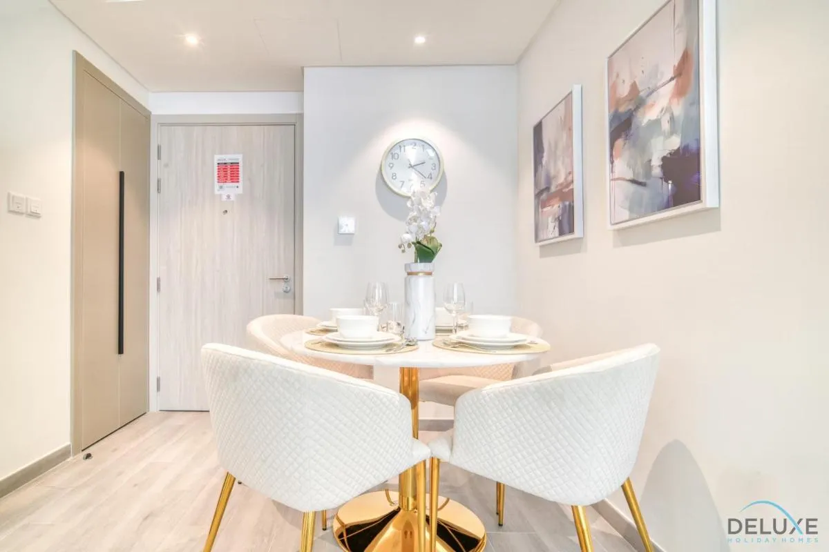 Polished 1BR at Noor 1 Midtown Dubai Production City by Deluxe Holiday Homes — صورة 2