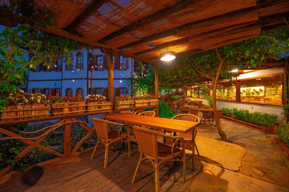 ⁨Cesmeli Konak Garden⁩ — صورة 5