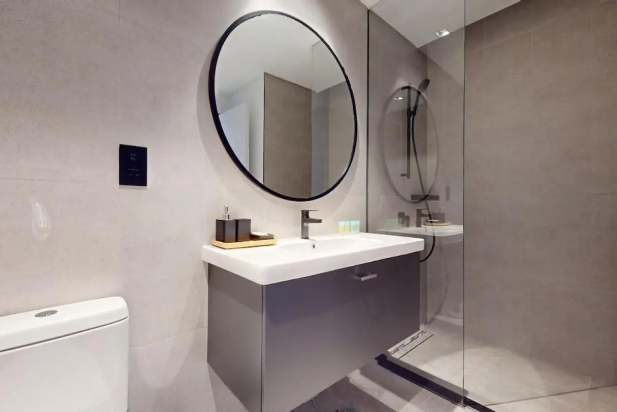 ⁨Vacationer I 15 Northside Tower 1 - Elegant Studio⁩ — صورة 10