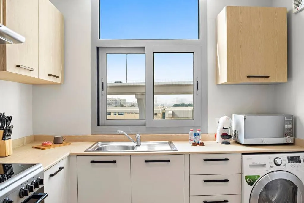 سوزي دوباي مارينا ديسيغن ستوديو سلوسي تو جميرا بيتش مالل & ميترو — صورة 2