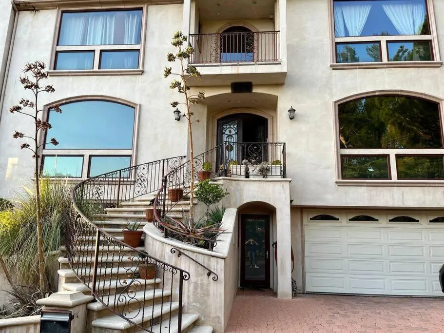 هوليداي هالليداي - لوس أنجلوس، الولايات المتحدة