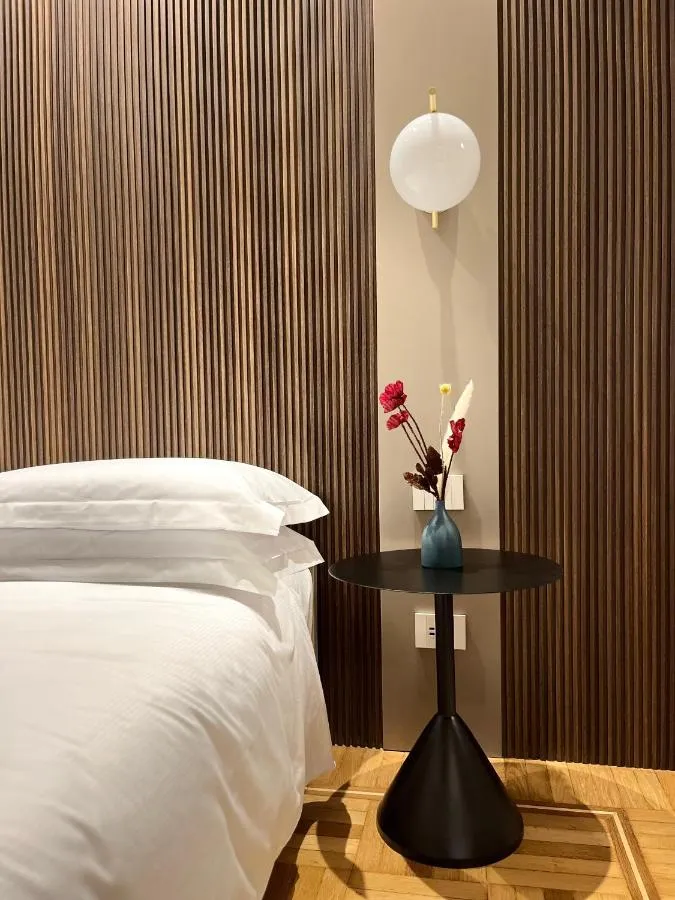 مي ميلانو ربوببليكا لاكجري رومز - ميلانو، إيطاليا