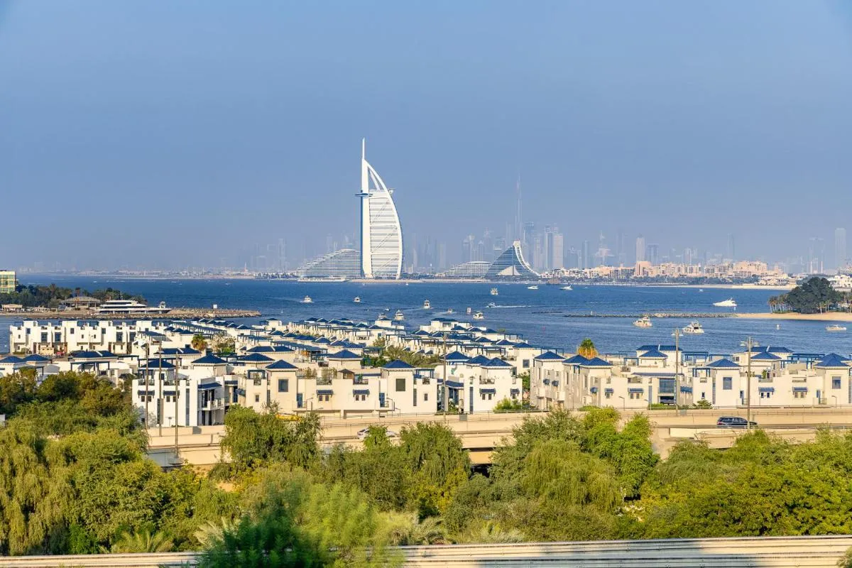 شقة ين فيرمونت سووته ريسيدينسي بالم جومييراه - دبي، الإمارات