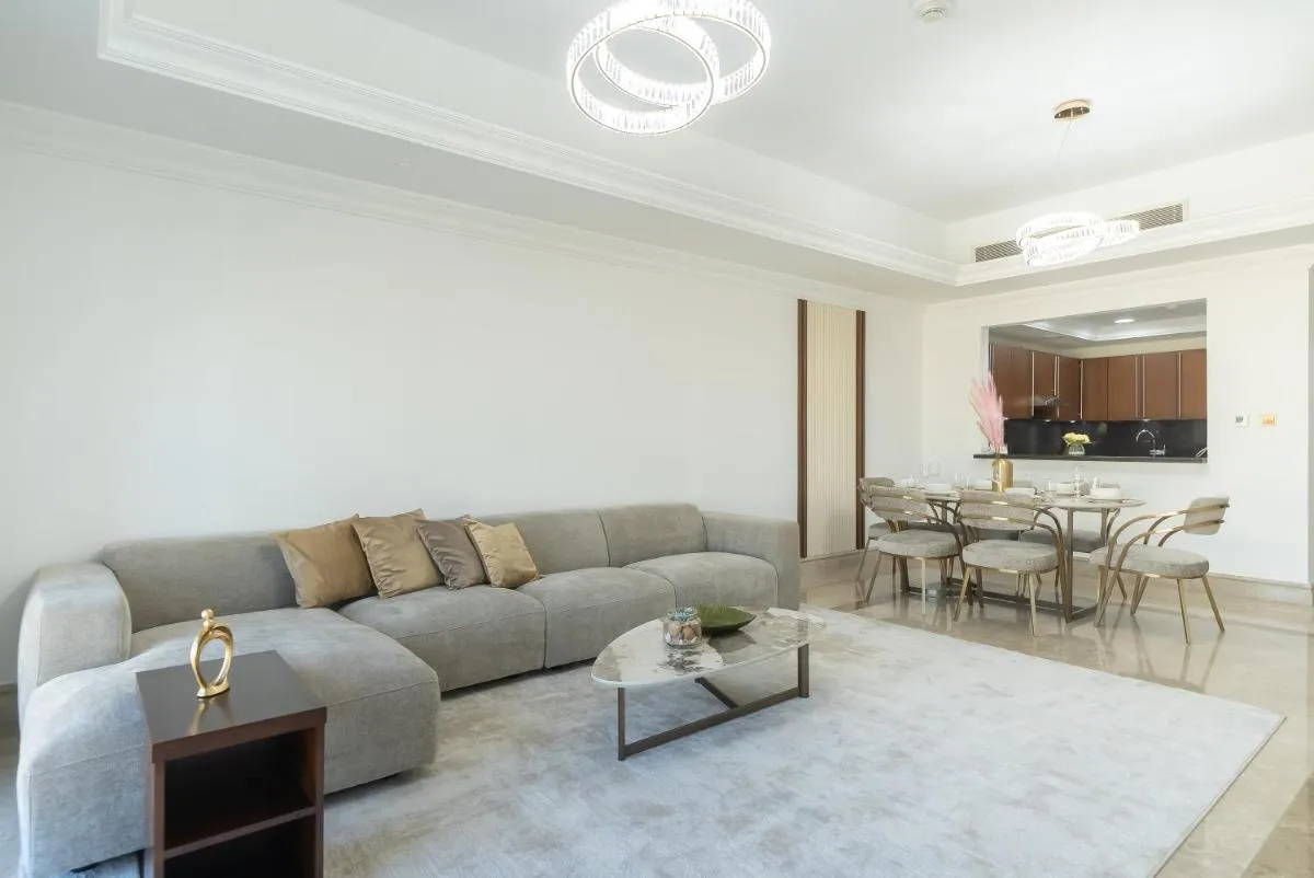 Modern 1BR in Vibrant Fairmont North Residence - 90AB6 — صورة 3
