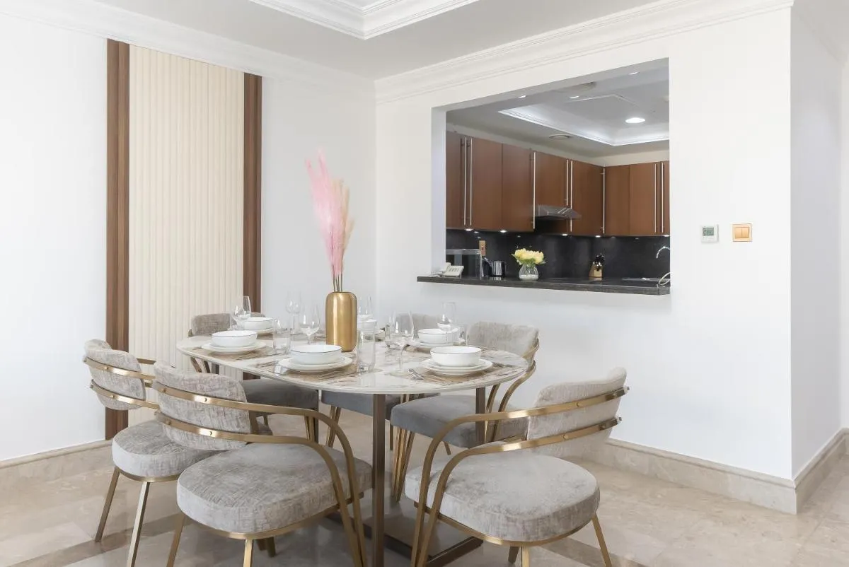 Modern 1BR in Vibrant Fairmont North Residence - 90AB6 — صورة 4