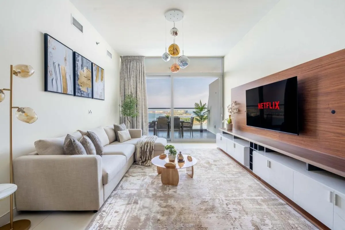 غويستريادي - غلاموورووس ليفينغ ين بالم جميرا - دبي، الإمارات