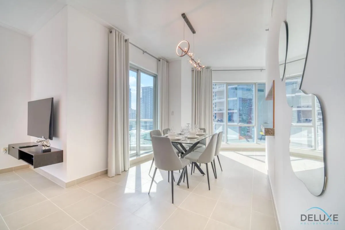 Elegant 2BR at Beauport XI Dubai Marina by Deluxe Holiday Homes — صورة 2