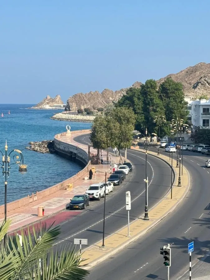 ⁨شقة المطرح بإطلالة البحر⁩ — صورة 7