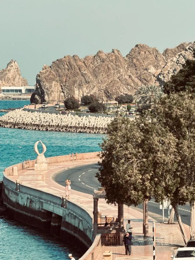 ⁨شقة المطرح بإطلالة البحر⁩ — صورة 8
