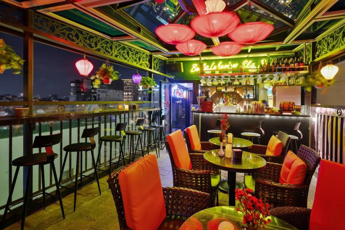 بللا بريمير و روفتوب سكيبار - هانوي، فيتنام