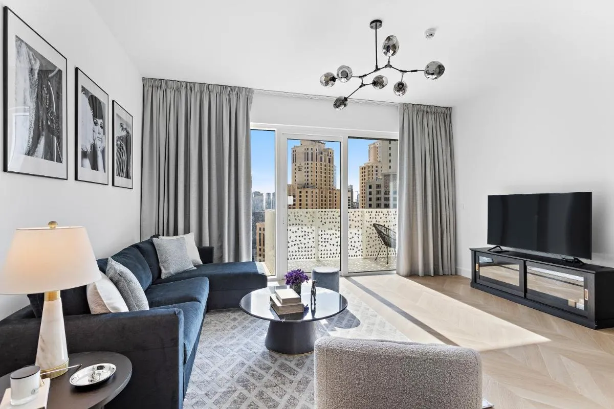 Elegant and Modern 1BR Apt in JBR with Beach Access — صورة 2