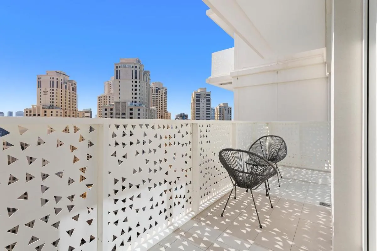 Elegant and Modern 1BR Apt in JBR with Beach Access — صورة 4