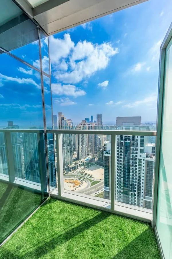 ⁨The Cinephile Burj Khalifa View 2BR Dubai⁩ — صورة 8
