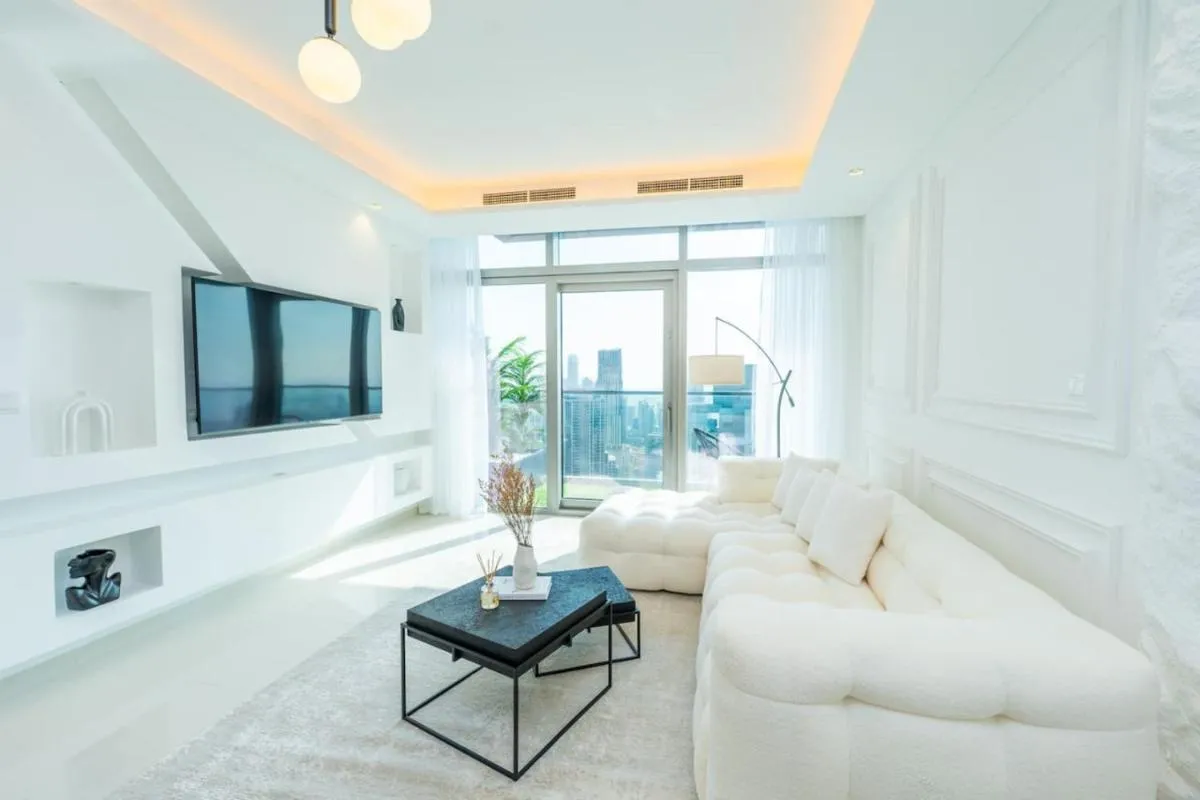 ⁨The Cinephile Burj Khalifa View 2BR Dubai⁩ — صورة 13