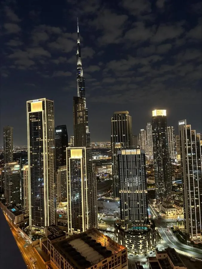 ⁨The Cinephile Burj Khalifa View 2BR Dubai⁩ — صورة 33