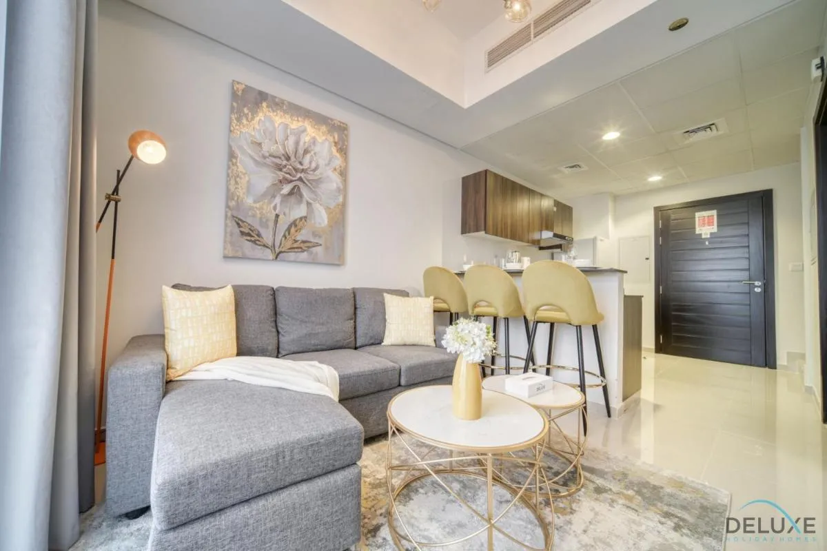 ⁨Exquisite 4BR Townhouse at DAMAC Hills 2, Dubailand by Deluxe Holiday Homes⁩ — صورة 13