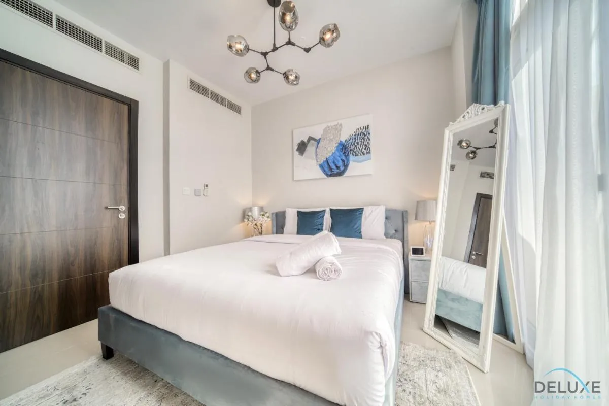 ⁨Exquisite 4BR Townhouse at DAMAC Hills 2, Dubailand by Deluxe Holiday Homes⁩ — صورة 39