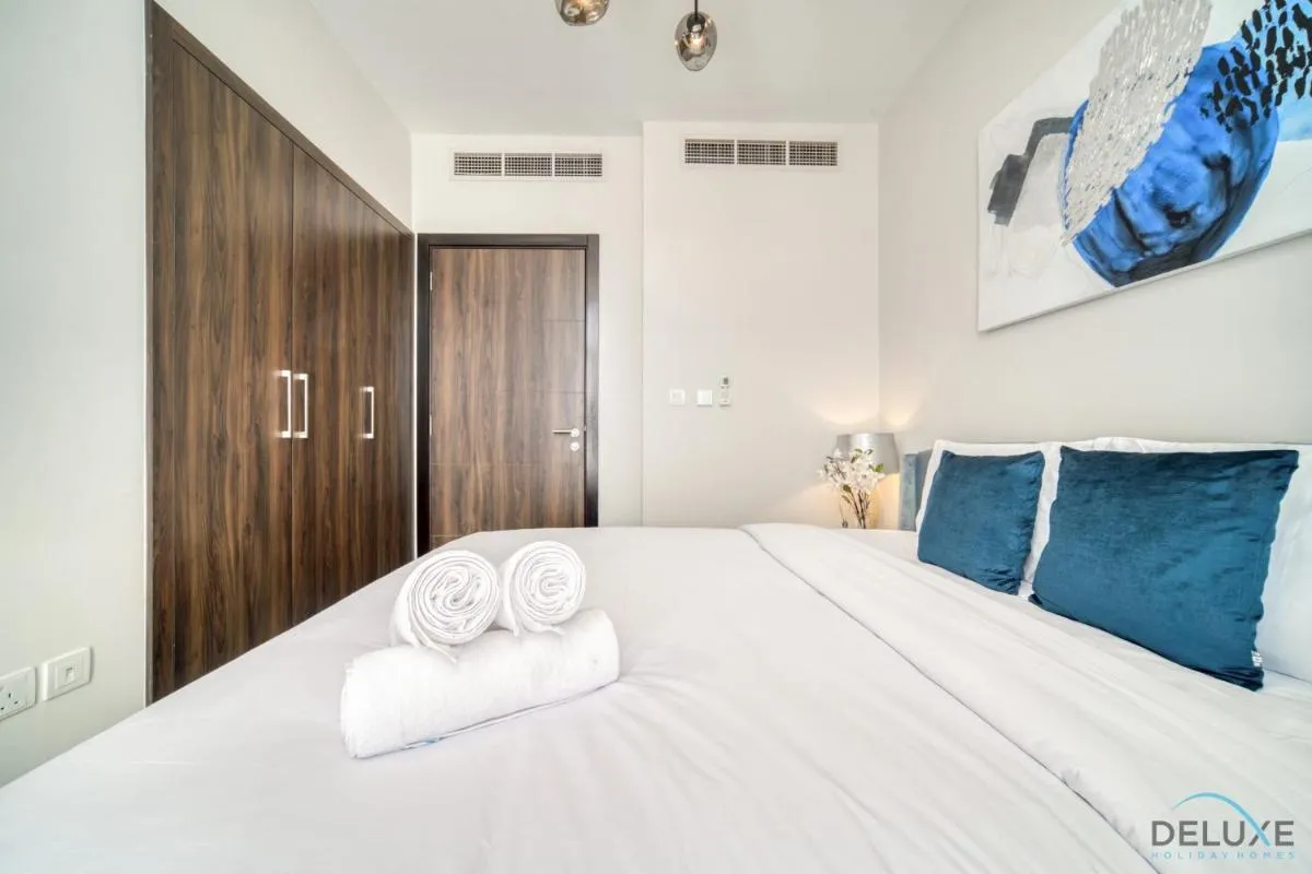 ⁨Exquisite 4BR Townhouse at DAMAC Hills 2, Dubailand by Deluxe Holiday Homes⁩ — صورة 40