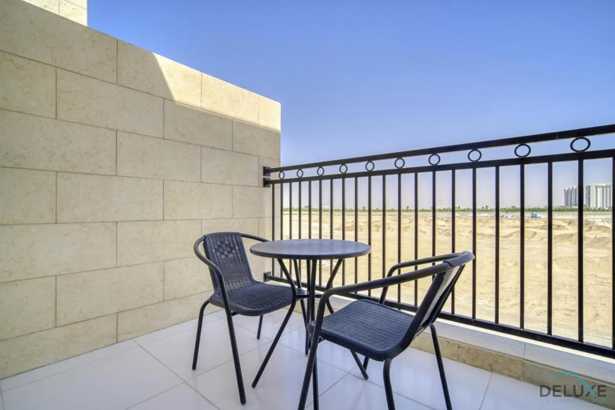 ⁨Exquisite 4BR Townhouse at DAMAC Hills 2, Dubailand by Deluxe Holiday Homes⁩ — صورة 34
