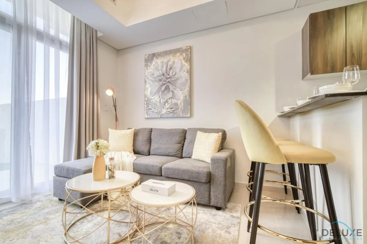 ⁨Exquisite 4BR Townhouse at DAMAC Hills 2, Dubailand by Deluxe Holiday Homes⁩ — صورة 12