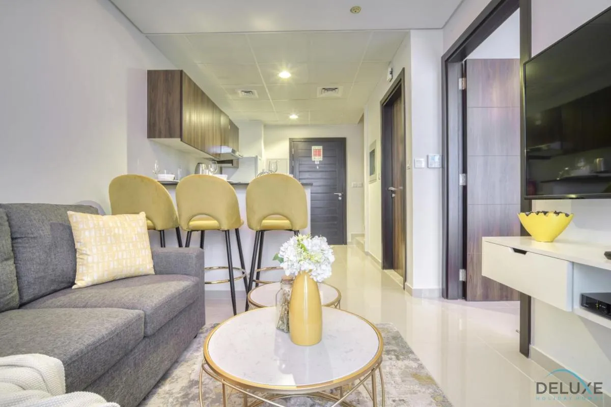 ⁨Exquisite 4BR Townhouse at DAMAC Hills 2, Dubailand by Deluxe Holiday Homes⁩ — صورة 14