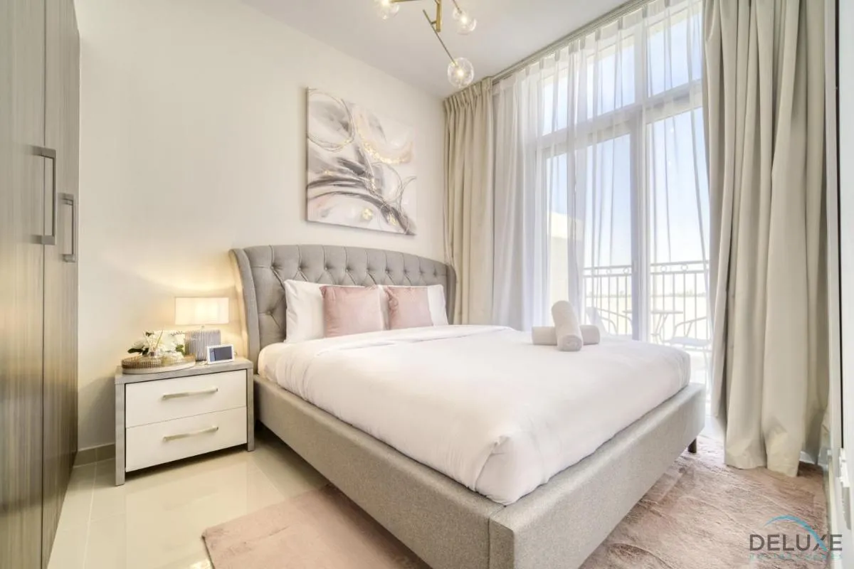 ⁨Exquisite 4BR Townhouse at DAMAC Hills 2, Dubailand by Deluxe Holiday Homes⁩ — صورة 5