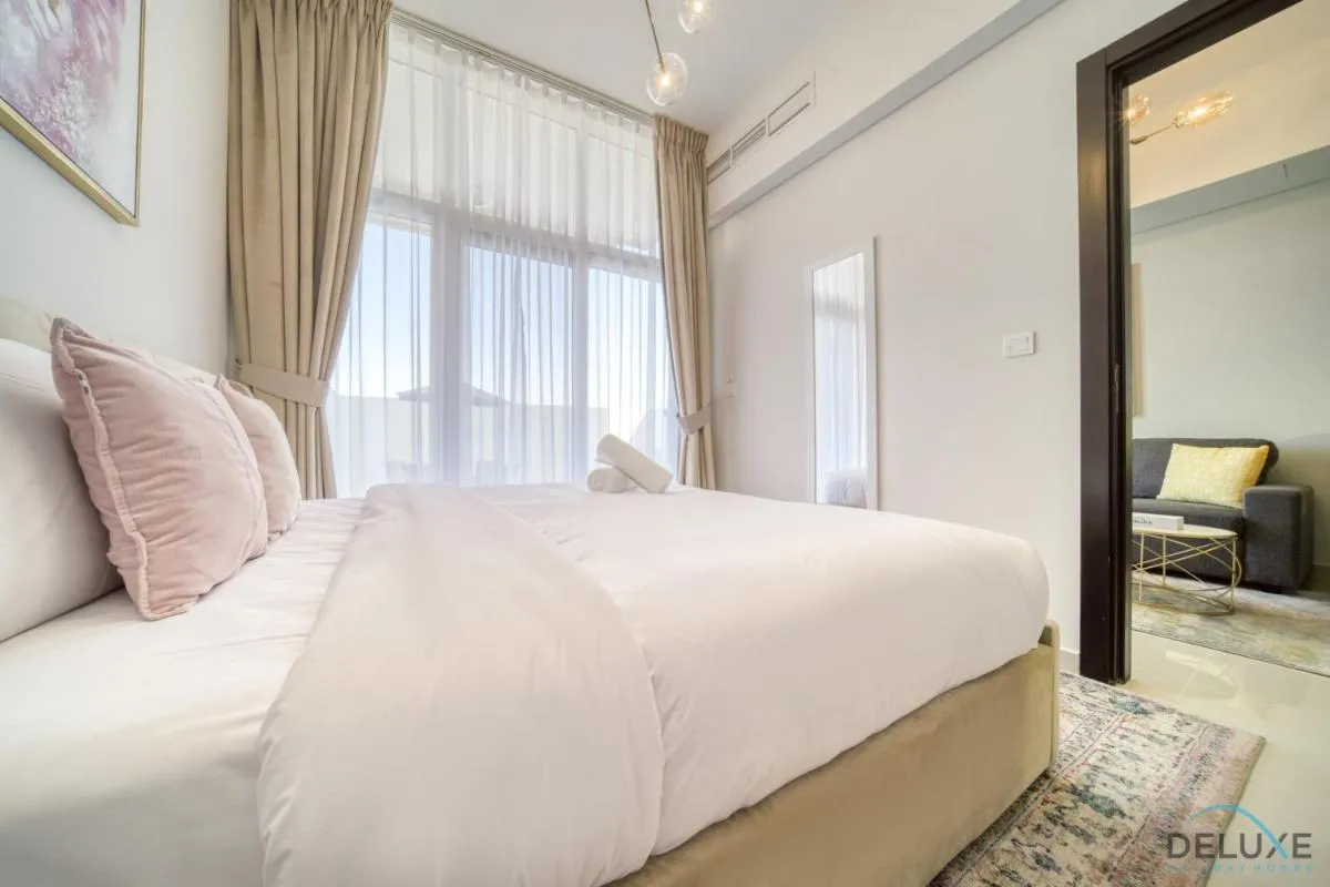 ⁨Exquisite 4BR Townhouse at DAMAC Hills 2, Dubailand by Deluxe Holiday Homes⁩ — صورة 20