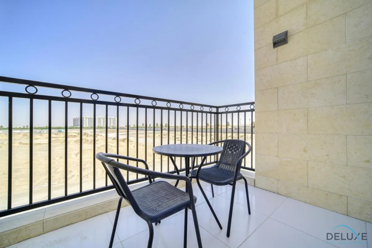 ⁨Exquisite 4BR Townhouse at DAMAC Hills 2, Dubailand by Deluxe Holiday Homes⁩ — صورة 35