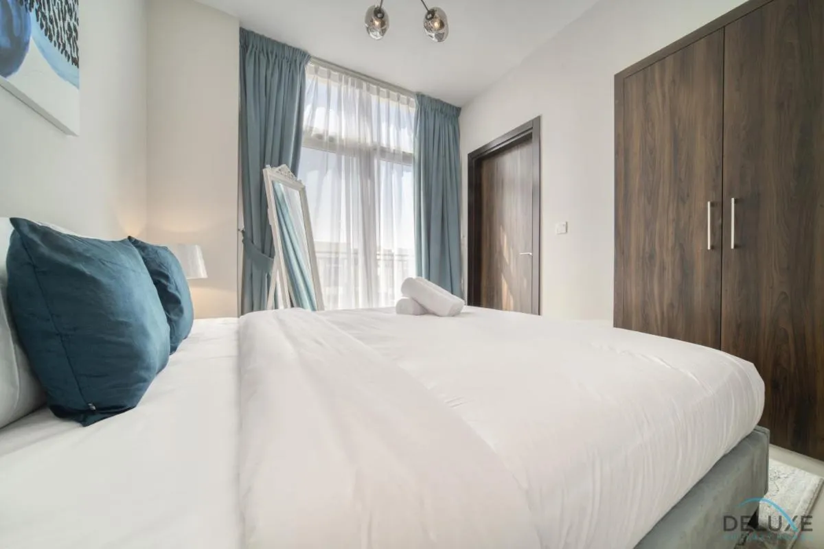 ⁨Exquisite 4BR Townhouse at DAMAC Hills 2, Dubailand by Deluxe Holiday Homes⁩ — صورة 37