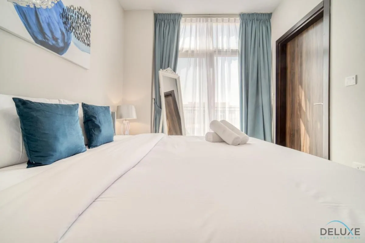 ⁨Exquisite 4BR Townhouse at DAMAC Hills 2, Dubailand by Deluxe Holiday Homes⁩ — صورة 36