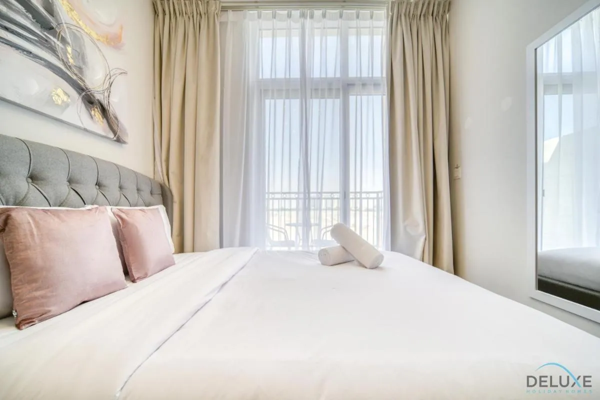 ⁨Exquisite 4BR Townhouse at DAMAC Hills 2, Dubailand by Deluxe Holiday Homes⁩ — صورة 30