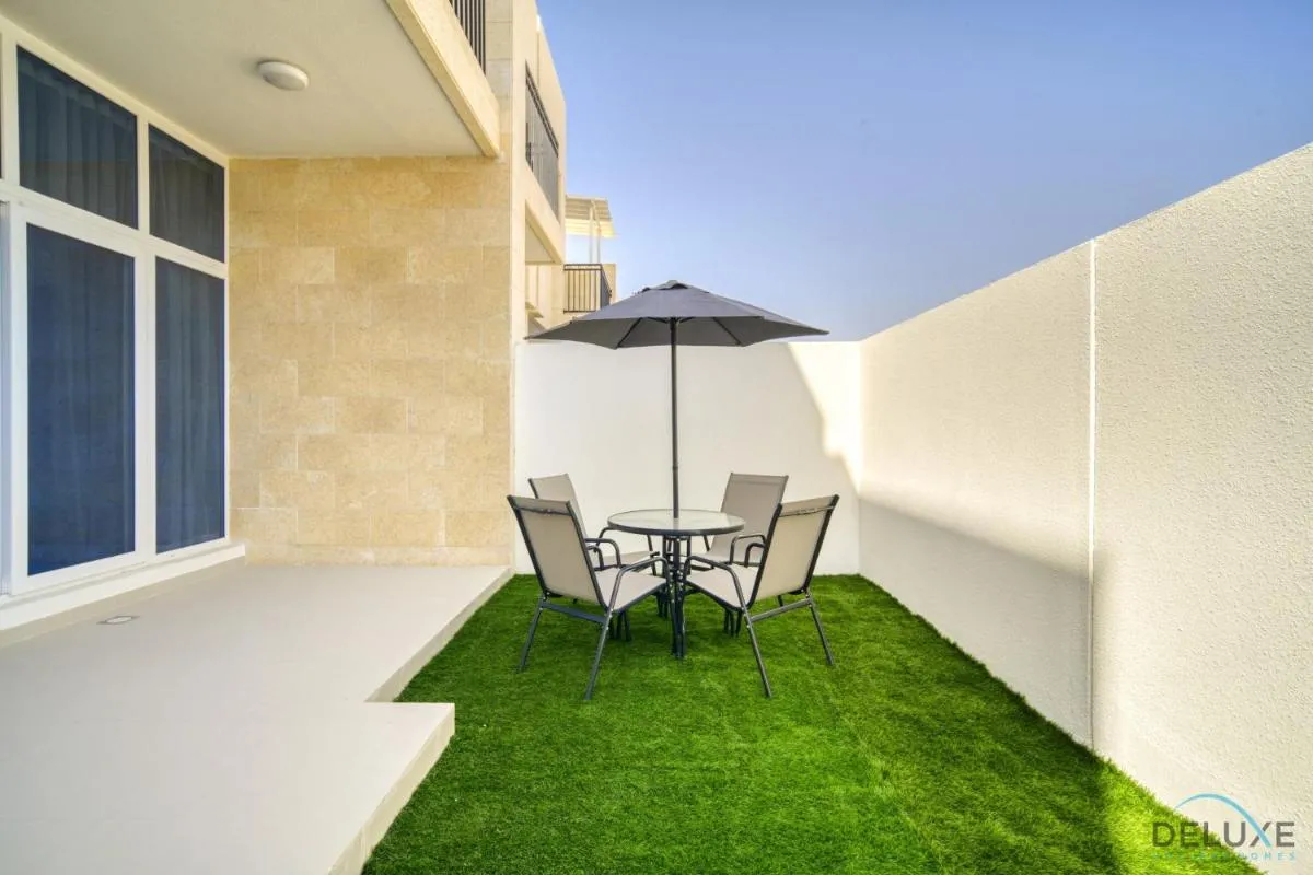 ⁨Exquisite 4BR Townhouse at DAMAC Hills 2, Dubailand by Deluxe Holiday Homes⁩ — صورة 17