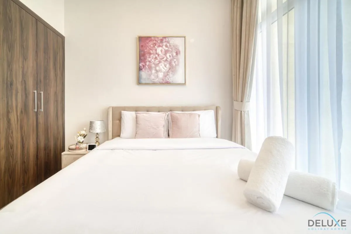 ⁨Exquisite 4BR Townhouse at DAMAC Hills 2, Dubailand by Deluxe Holiday Homes⁩ — صورة 21