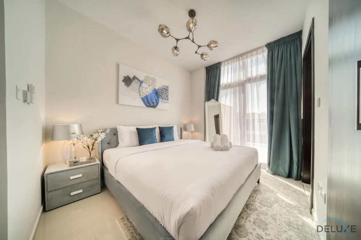 ⁨Exquisite 4BR Townhouse at DAMAC Hills 2, Dubailand by Deluxe Holiday Homes⁩ — صورة 6