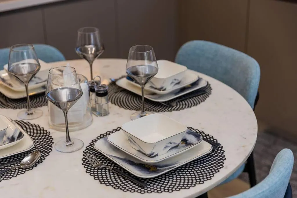 ⁨Urban Charm: Luxe 1BR Haven Near Downtown Dubai⁩ — صورة 3