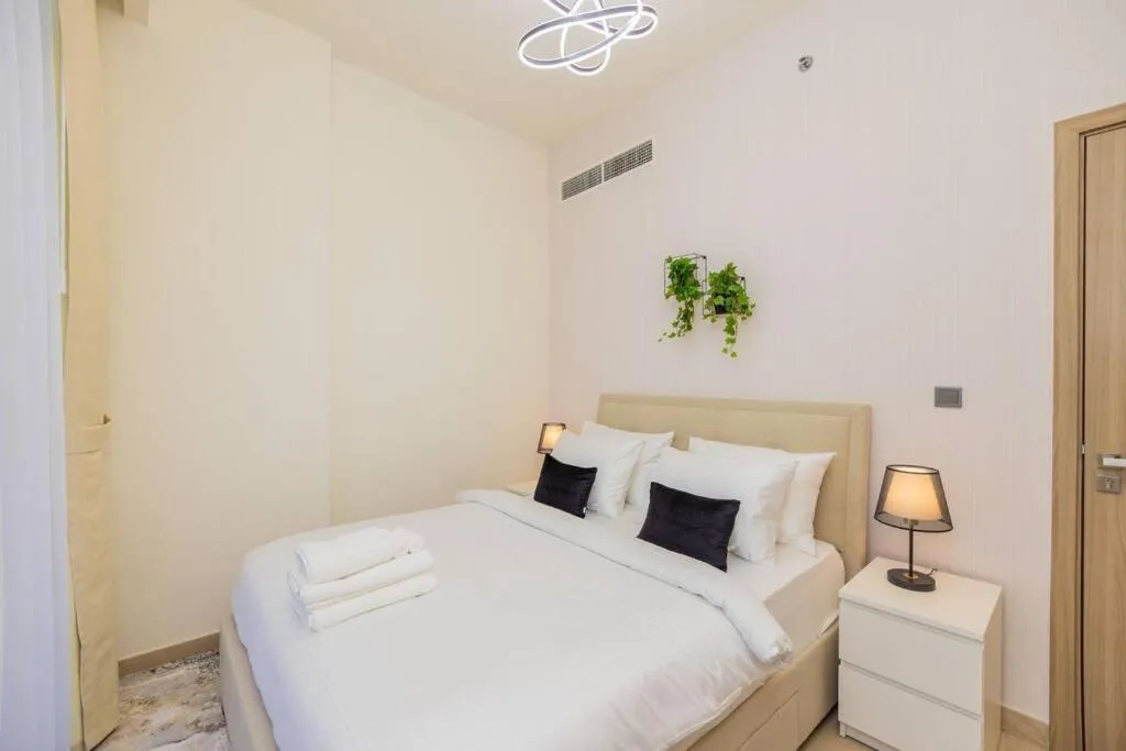 ⁨Urban Charm: Luxe 1BR Haven Near Downtown Dubai⁩ — صورة 4