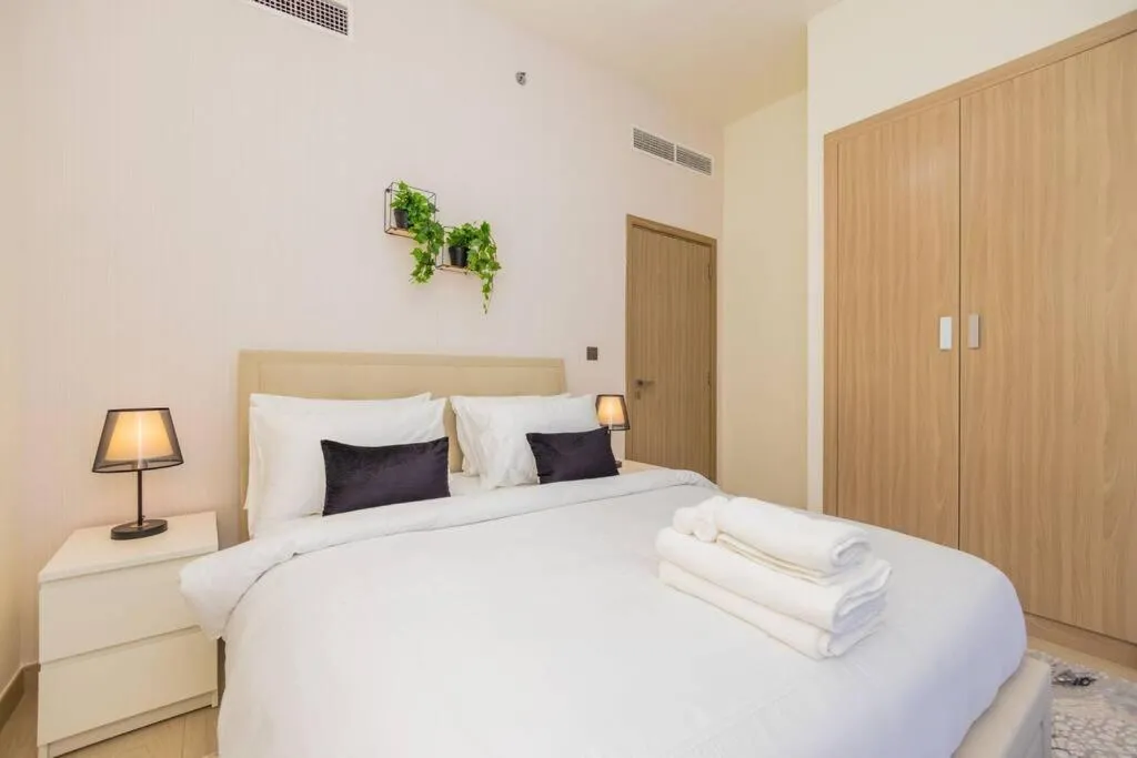 ⁨Urban Charm: Luxe 1BR Haven Near Downtown Dubai⁩ — صورة 5