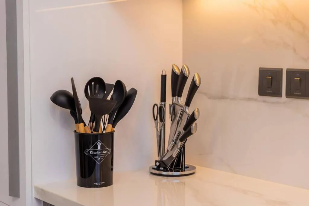 ⁨Urban Charm: Luxe 1BR Haven Near Downtown Dubai⁩ — صورة 24