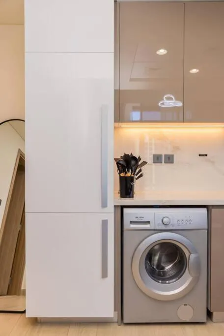 ⁨Urban Charm: Luxe 1BR Haven Near Downtown Dubai⁩ — صورة 26