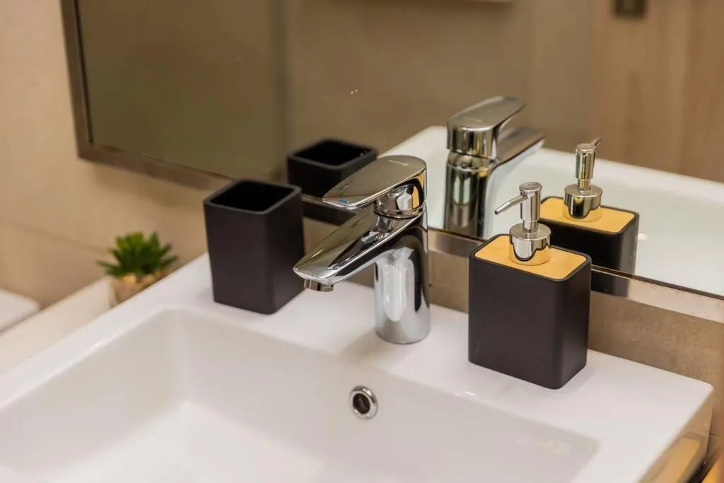 ⁨Urban Charm: Luxe 1BR Haven Near Downtown Dubai⁩ — صورة 32