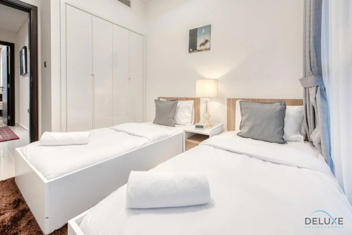 Tranquil 3BR Townhouse at Albizia Damac Hills 2 by Deluxe Holiday Homes — صورة 2