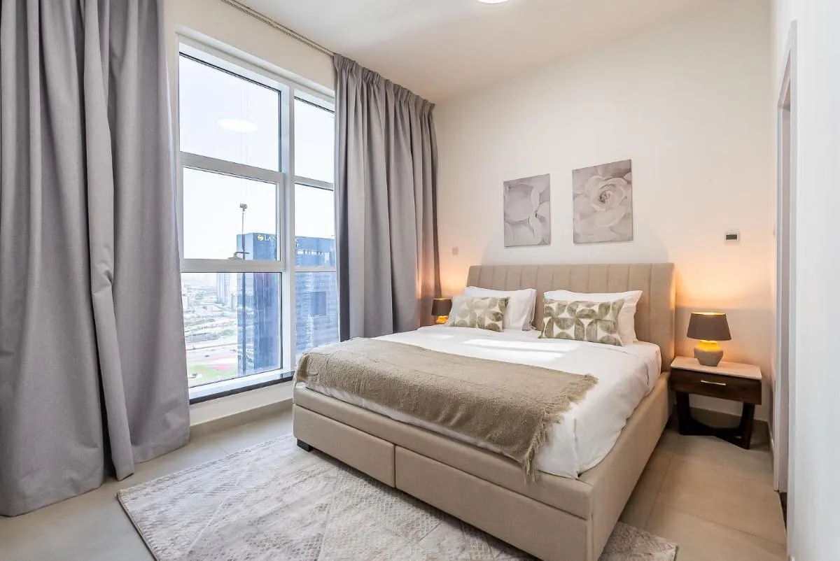 Spacious apartment with Maid room in Dubai Marina I Marina Arcade — صورة 2