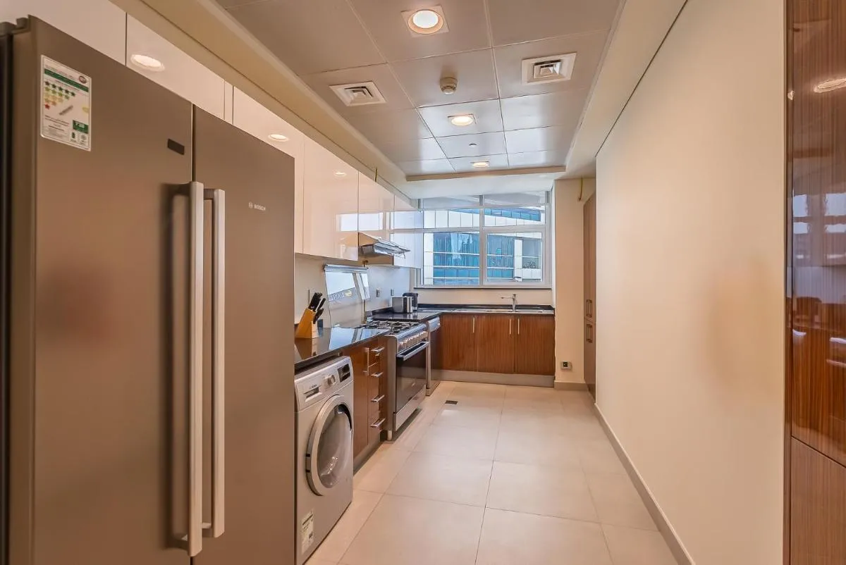 Spacious apartment with Maid room in Dubai Marina I Marina Arcade — صورة 4
